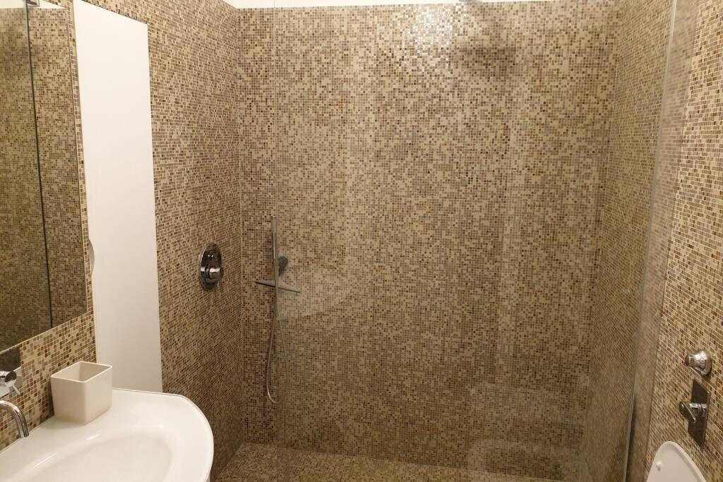 Your Lovely Home, Porta Venezia-1 Queen Bed, 3 Single Beds, 1 Sofa Bed- 米兰 外观 照片